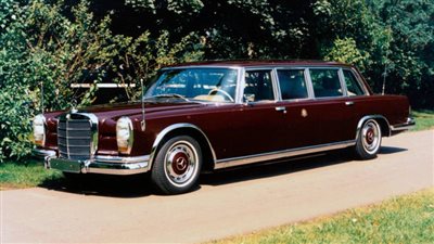 6 سيارات تاريخية تشارك في احتفالات ذكرى تنصيب ملكة بريطانيا 