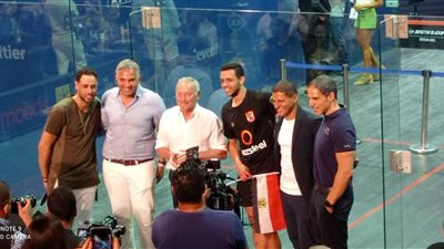 سميح ساويرس يشارك مصطفى عسل الاحتفال بلقب بطولة الجونة الدولية للإسكواش|فيديو