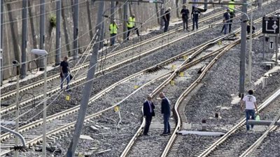 قطار فائق السرعة يخرج عن مساره في روما.. والعناية الإلهية تنقذ 250 راكبا