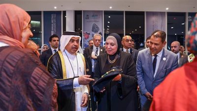 وزير المالية القطري يشيد بجودة المنتجات الحرفية التي تعكس الهوية المصرية 