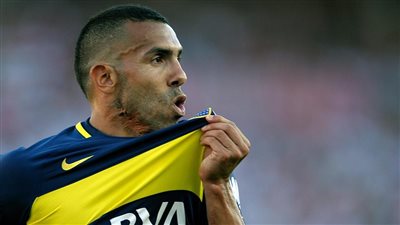 كارلوس تيفيز يعلن اعتزاله كرة القدم نهائيا