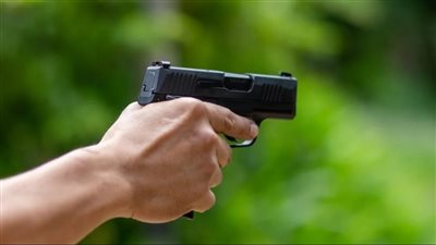 تفسير رؤية المسدس في المنام وعلاقتها بالتمرد على الواقع والغضب 