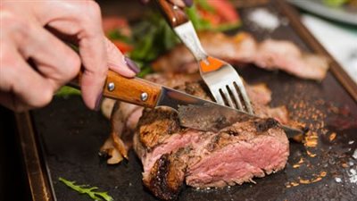 تفسير حلم أكل اللحم في المنام وعلاقتها بالنميمة والغيبة 