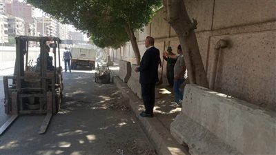 رئيس حي العمرانية يتفقد حملات رفع القمامة من الشوارع | صور