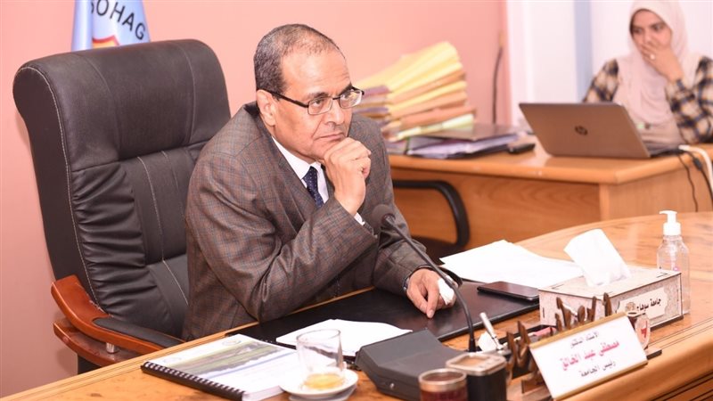الدكتور مصطفى عبد