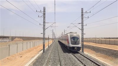 وزير النقل يتابع جاهزية المرحلتين الأولى والثانية من مشروع القطار الكهربائي الخفيف 