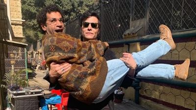 أمير عيد ينشر صورة تجمعه بالفنان صدقي صخر من كواليس 