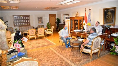 محافظ أسيوط: توريد 154 ألف طن قمح محلي للشون 