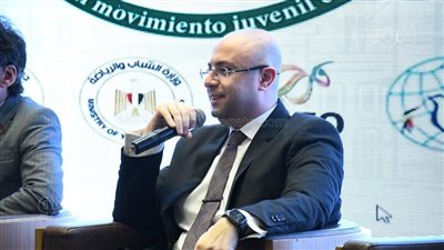 بحضور 150 شابا وفتاة من 4 قارات.. محافظ بني سويف يشارك في ندوة حول تمكين الشباب 