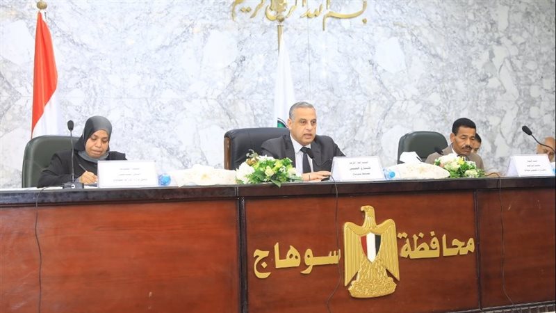 محافظ سوهاج يلتقى