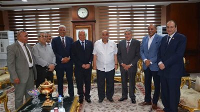 محافظ المنيا يستقبل نقيبي المعلمين والزراعيين ويؤكد على ضرورة التنسيق المشترك