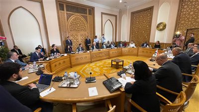 وزير الخارجية يستقبل وفد المديرين التنفيذيين للبنك الدولي