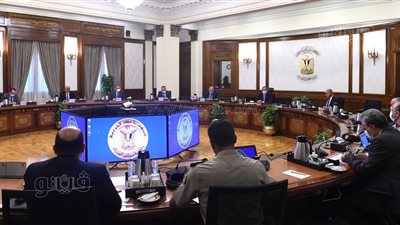 رئيس الوزراء يتابع موقف تنفيذ مشروعات محاور الطرق الرئيسية والكباري