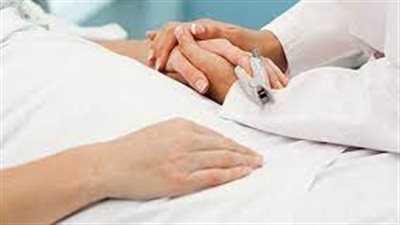 دار الإفتاء توضح فضل زيارة المريض وبيان ما يلزمها من الآداب