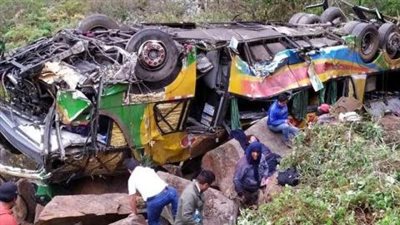 25 قتيلًا إثر سقوط حافلة في وادٍ سحيق بالهند 