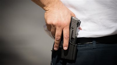 فئات ممنوعة من ترخيص السلاح الناري.. أبرزها أصحاب السوابق