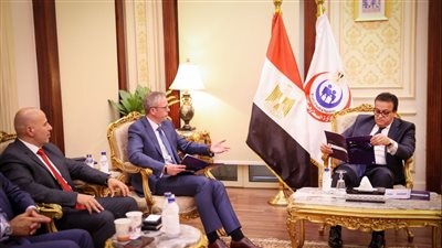 خالد عبدالغفار: إنشاء مراكز بحثية متطورة بمصر في مجالات الأمراض الصدرية وأورام المخ والبروستاتا