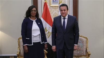 القائم بأعمال وزير الصحة يوجه بالإسراع في تسجيل الدواء المصري لدى زامبيا