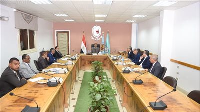 رئيس جامعة سوهاج يترأس أول جلسة لمجلس كلية الحقوق 