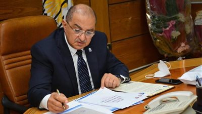 رئيس جامعة أسيوط يجدد الثقة فى وكيلة التربية النوعية 