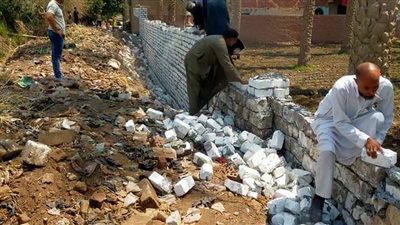 إزالة ٣ حالات بناء مخالف بالعياط| صور