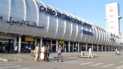 وزيرا الطيران والرياضة يشهدان عرض محمود لالا لسحب طائرة بأسنانه| فيديو 