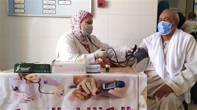 كشف وعلاج بالمجان لـ1022 مواطنًا في قافلة طبية ببني سويف