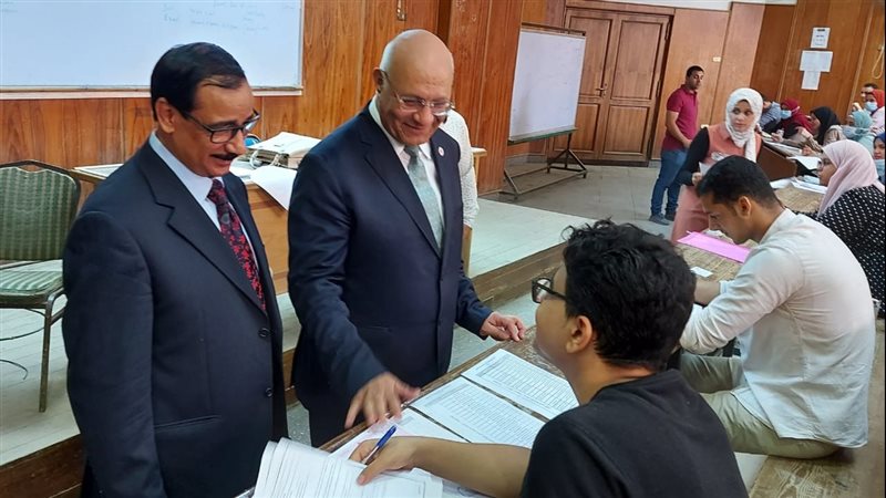 رئيس جامعة بنها خلال