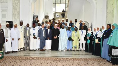 وزير الأوقاف يكرم أئمة وواعظات بوركينا فاسو بالمجلس الأعلى للشئون الإسلامية