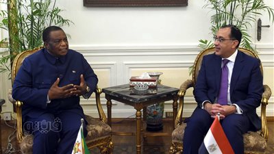 نائب رئيس زيمبابوي يطالب مدبولي بمضاعفة الاستثمارات المصرية في بلاده 