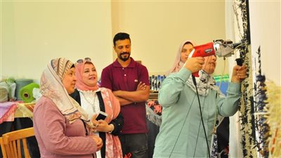  دورة تدريبية لصناعة السجاد نصف الآلي بجامعة كفر الشيخ بالتعاون مع القومي للمرأة| صور