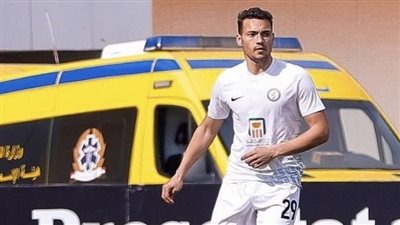 أحمد ياسين لاعب البنك الأهلي يفقد وعيه في مباراة المقاولون