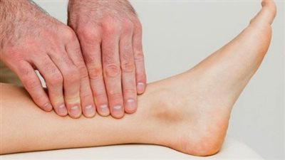 أعراض جلطة الرجل.. أبرزها التورم والتنميل وشحوب الجلد