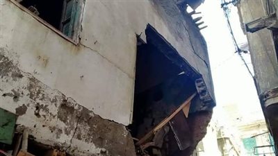 انهيار أجزاء من عقار بحي الجمرك في الإسكندرية |صور 