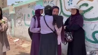 بكاء طالبات الثانوية الأزهرية بسبب صعوبة امتحان القرآن الكريم | فيديو 