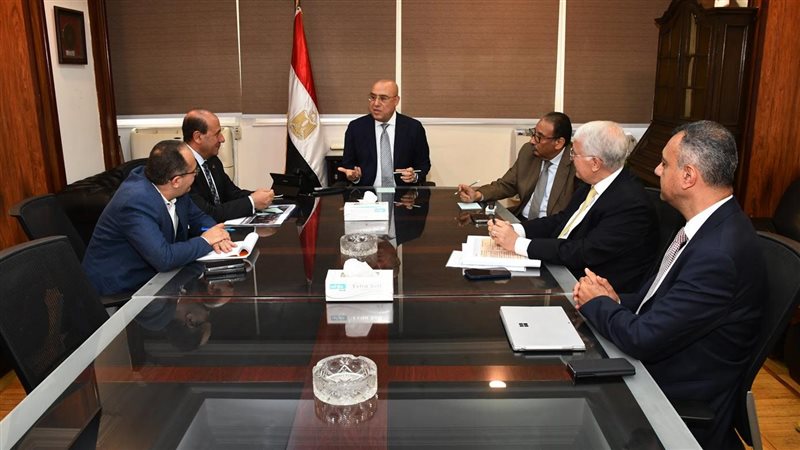 اجتماع وزير الإسكان