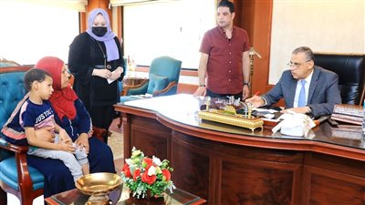 محافظ سوهاج ونائبه يلتقون 117 مواطنا لبحث مطالبهم وحل شكواهم