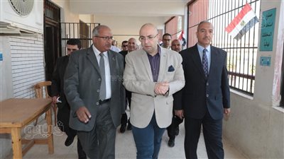 محافظ بني سويف يتفقد كنترول التعليم الصناعي للمنيا والأقصر وأسوان