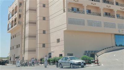 لحظة دخول سيارات النعوش إلى مشرحة مستشفى قنا الجامعي 