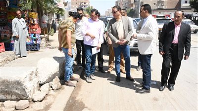 محافظ الفيوم يتفقد أعمال الرصف بشوارع المدينة ويرصد بعض المخالفات