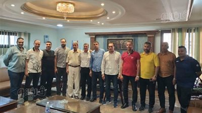 أكرم عبد المجيد يوقع عقود تدريب دمنهور استعدادا للقسم الثالث | صور