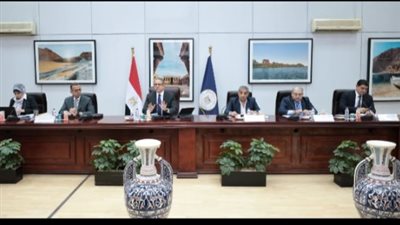 العناني يترأس اجتماع اللجنة الدائمة لتراخيص المنشآت الفندقية والسياحية