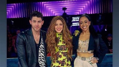 ترقص مع أصدقائها.. أول ظهور لشاكيرا بعد انفصالها عن بيكيه