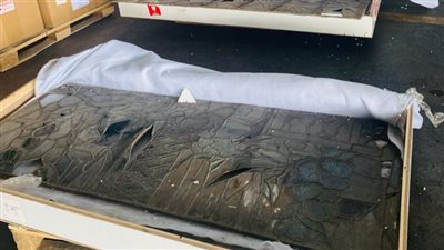 جمارك الصادرات الجوية بمطار القاهرة تحبط تهريب قطعتين أثريتين