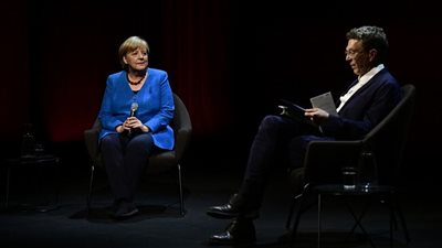 أول مقابلة منذ تنحيها.. ميركل: لم أكن ساذجة في تعاملي مع بوتين وروسيا لا يمكن تجاهلها