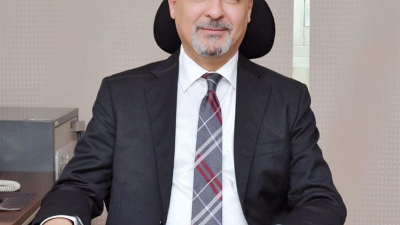 الدكتور إيهاب أبو