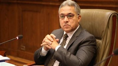 رئيس محلية البرلمان يفتح النار على هيئة الطرق والكباري: بها إهدار للمال العام