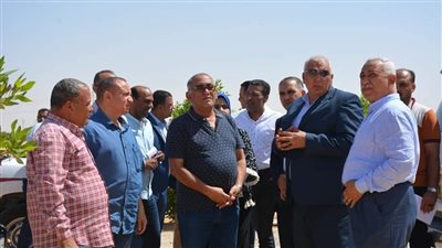 محافظ الوادي الجديد يتابع المرحلة الثانية من مشروع بشائر الخير