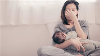 احذري ذهان ما بعد الولادة.. مرض نفسي خطير يصيب الأمهات الجدد