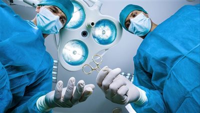 وزنه 4.4 كيلو.. جراحة نادرة لإزالة ورم في جامعة المنصورة 